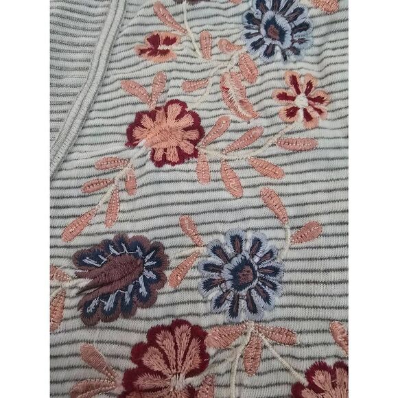 Women's Sundance Gray Stripe Floral Embroidered Short Sleeve T-Shirt Size XS - Picture 5 of 8
